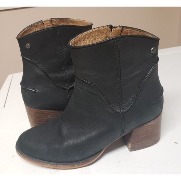 UGG Women’s Black Leather Chunky Heel Round Toe Ankle Boots Size 9 PO Good - Picture 1 of 11